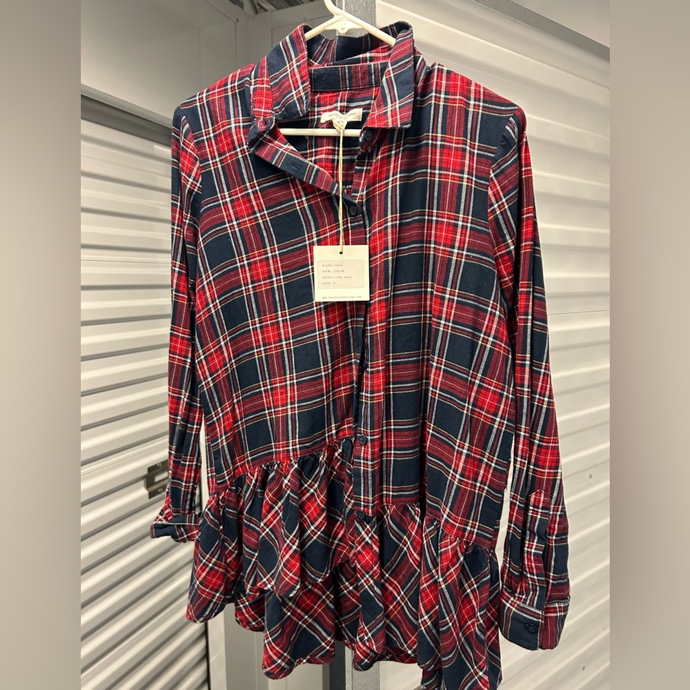 BEACHLUNCHLOUNGE Womens Size M Ruby/Navy Plaid Button Down Shirt Ruffles